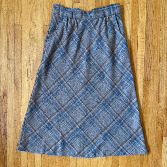 The Perfect Vintage 70s A-line midi skirt in soft wool tweed plaid - Picture 3 of 8